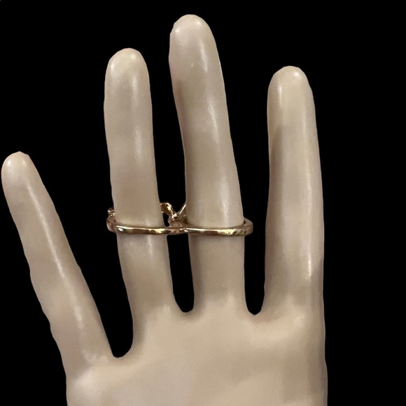 CUTE DOUBLE RING -BLACK CRYSTAL EMBELLISHED LIPSTICK/LIP RING! SIZE 6/7 - Picture 3 of 6